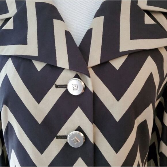 Escada Chevron Notch Lapel Jacket
Blazer Black Tan Size 34 USA 4 - Picture 2 of 8